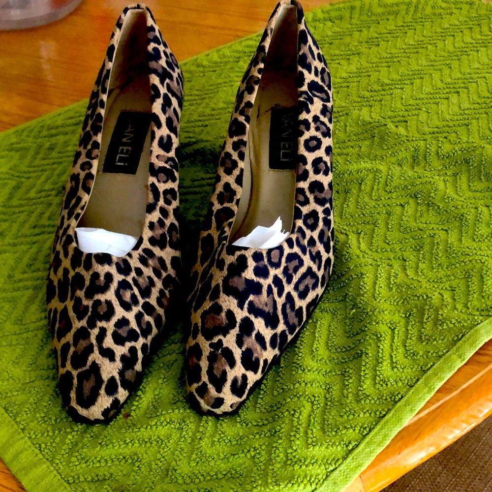 Van Eli animal print lower heeled pumps size 7